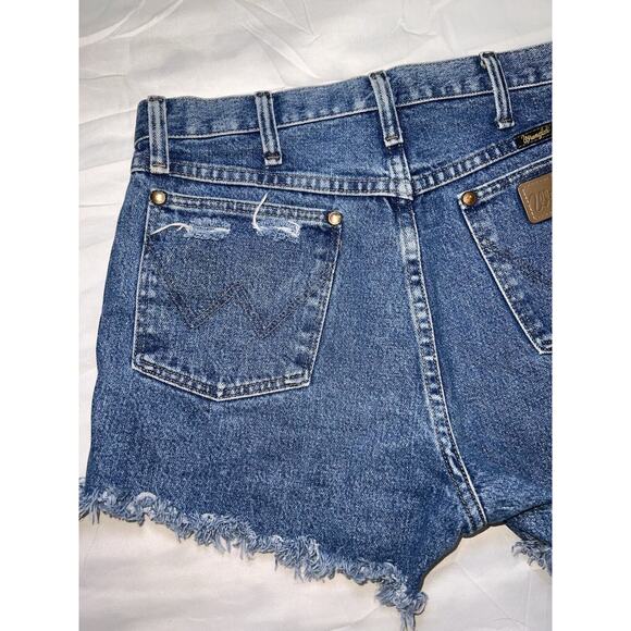 Wrangler Cut Off Jean Shorts Size 31x3 High Rise Blue Denim Raw Hem Western VTG - Picture 11 of 12